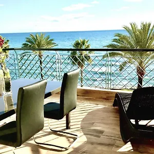 Mi Capricho B17 Beachfront Apartment